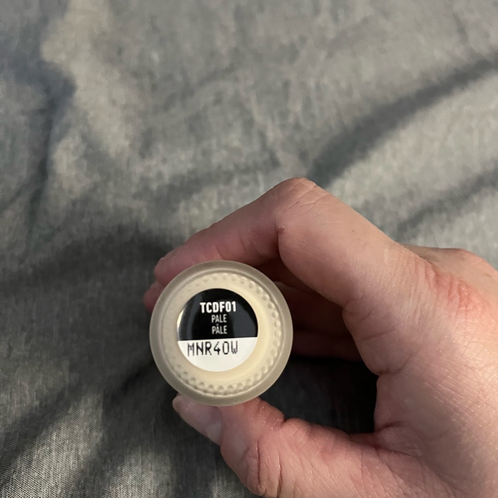 Nyx Total Control Drop Foundation - Picture 5 of 7